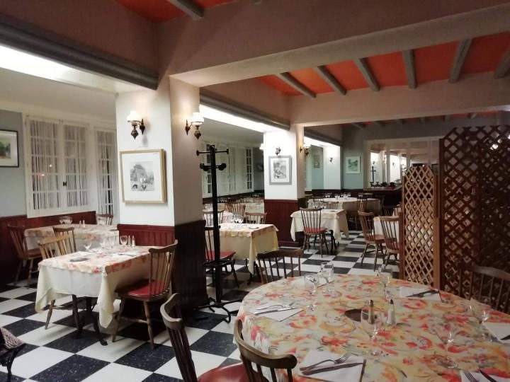 Restaurant spacieux Le Lude